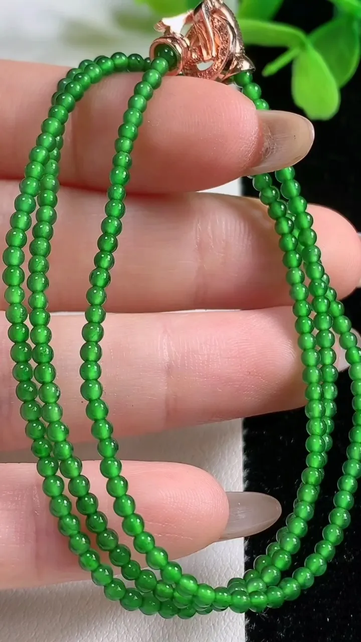 天然A货翡翠小米珠项链，尺寸2.2-226颗，重量:6.11g11月3日
工厂直销收藏佳品,种好水足