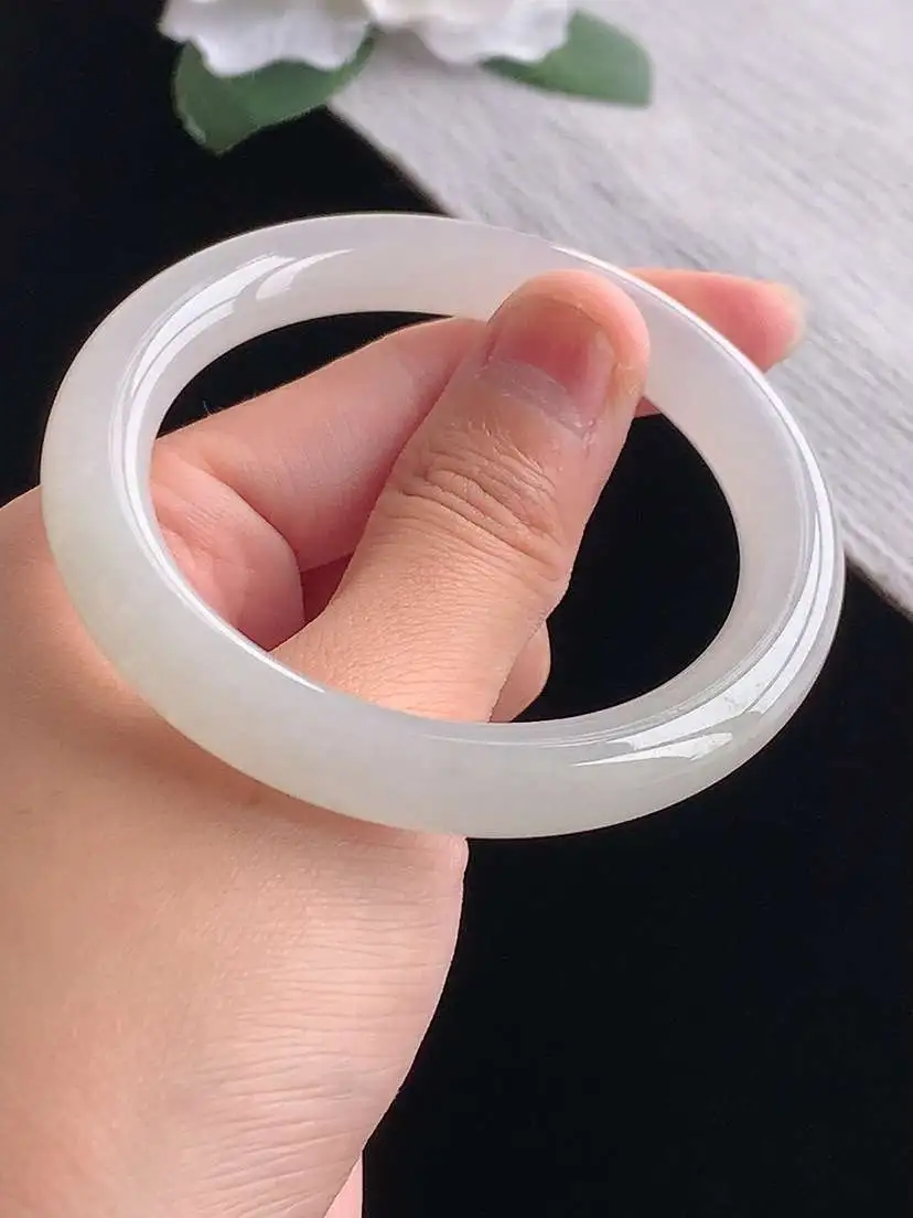 a货翡翠老坑冰种白月光圆条手镯53-54圈口  尺寸53×8.8mm 重量42.50g 1102