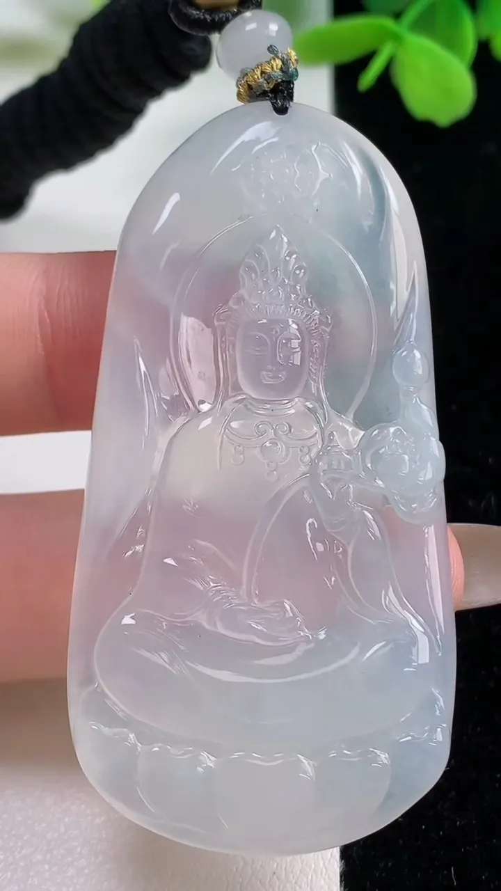 天然A货翡翠种白冰大势至菩萨吊坠，尺寸60.6-30.7-5.5，重量:26.69g
11月3日