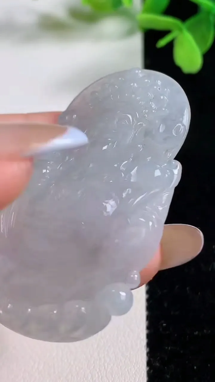 天然A货翡翠财神爷吊坠，尺寸54-34-5.2，重量:17.98g
11月3日