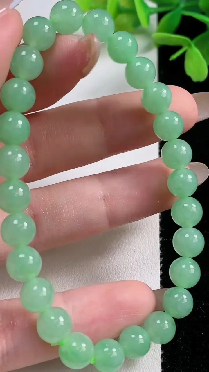 天然A货翡翠圆珠手串，尺寸7.2-26颗，重量:16.41g11月3日
工厂直销收藏佳品,种好水足，