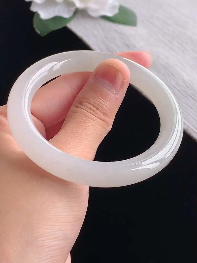 a货翡翠老坑冰种白月光圆条手镯53-54圈口  尺寸53×8.8mm 重量42.50g 1102