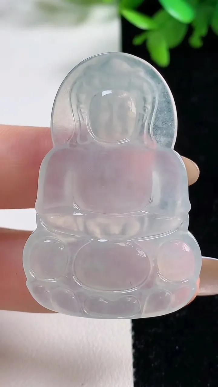 天然A货翡翠观音菩萨吊坠，尺寸47.2-31.6-4.8，重量:12.45g
11月3日