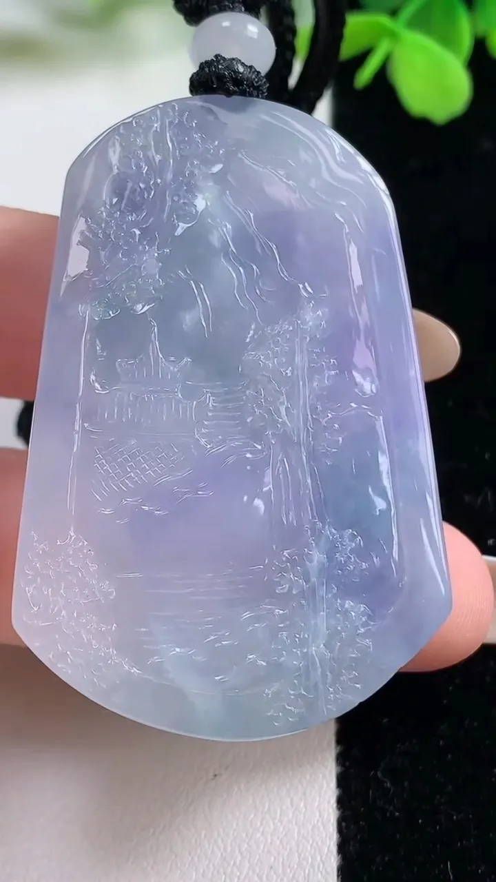 天然A货翡翠种紫罗兰山水牌吊坠，尺寸51.4-33-7.8，重量:31.56g
11月3日