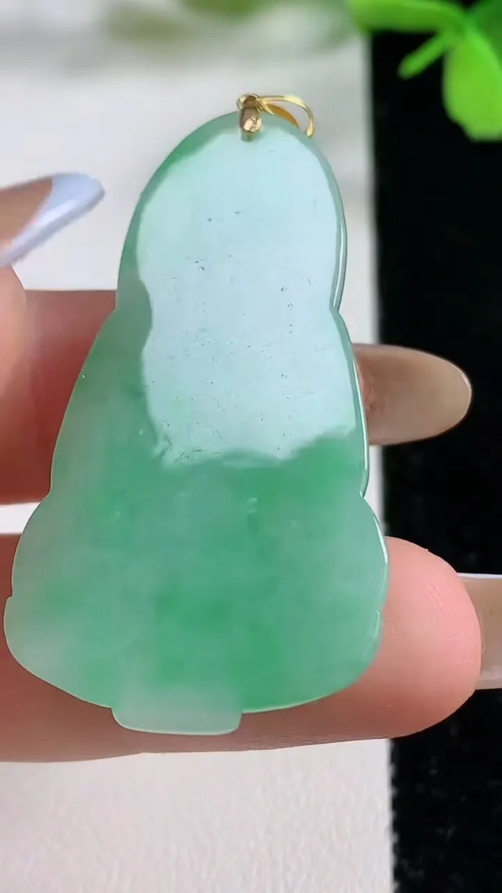 天然A货翡翠观音菩萨吊坠，尺寸44.3-23.5-5.4，重量:11.58g
11月3日