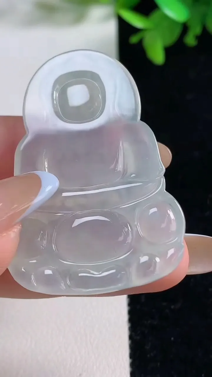 天然A货翡翠观音菩萨吊坠，尺寸47.2-31.6-4.8，重量:12.45g
11月3日