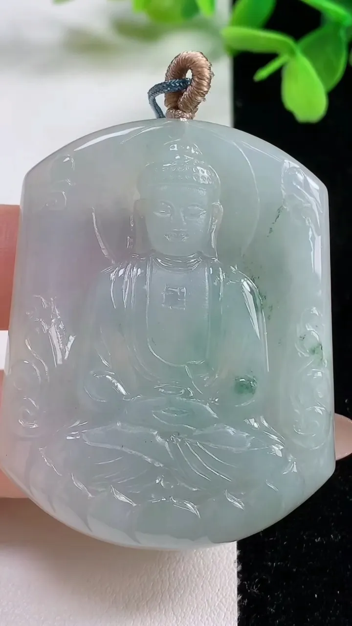 天然A货翡翠冰种飘花大日如来吊坠，尺寸51.8-40.4-5.4，重量:25.73g
11月3日