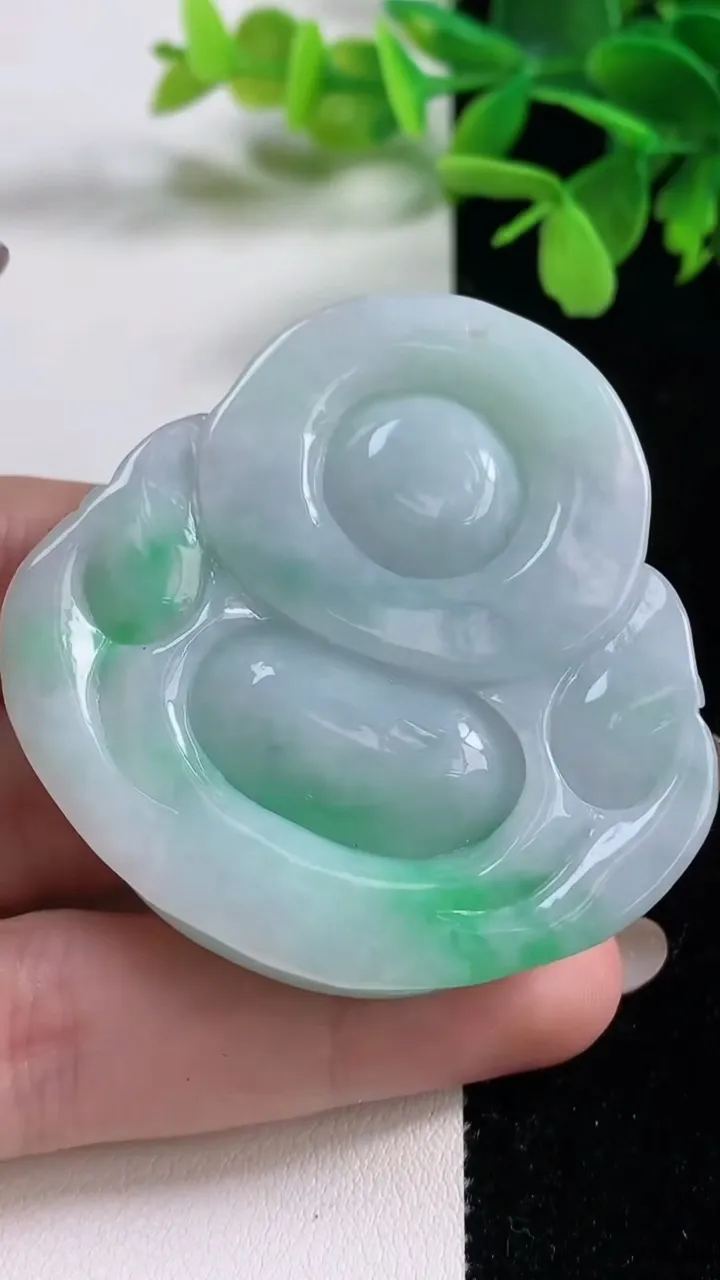 天然A货翡翠佛公吊坠，尺寸51-50.8-13.2，重量:51.46g
11月3日