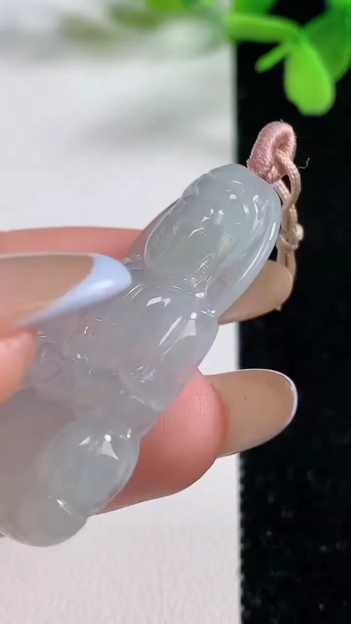 天然A货翡翠观音菩萨吊坠，尺寸41.5-25-5.2，重量:9.76g
11月3日