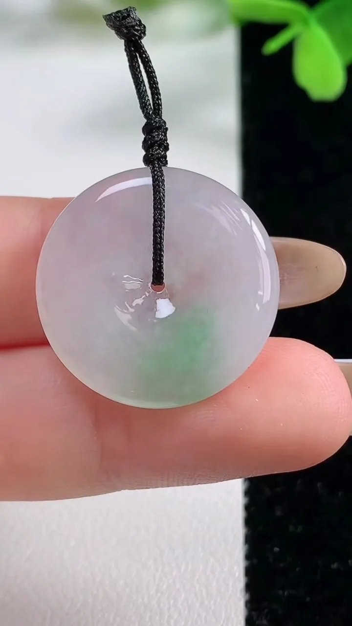 天然A货翡翠平安扣吊坠，尺寸23.2-3.8，重量:5.01g
11月3日