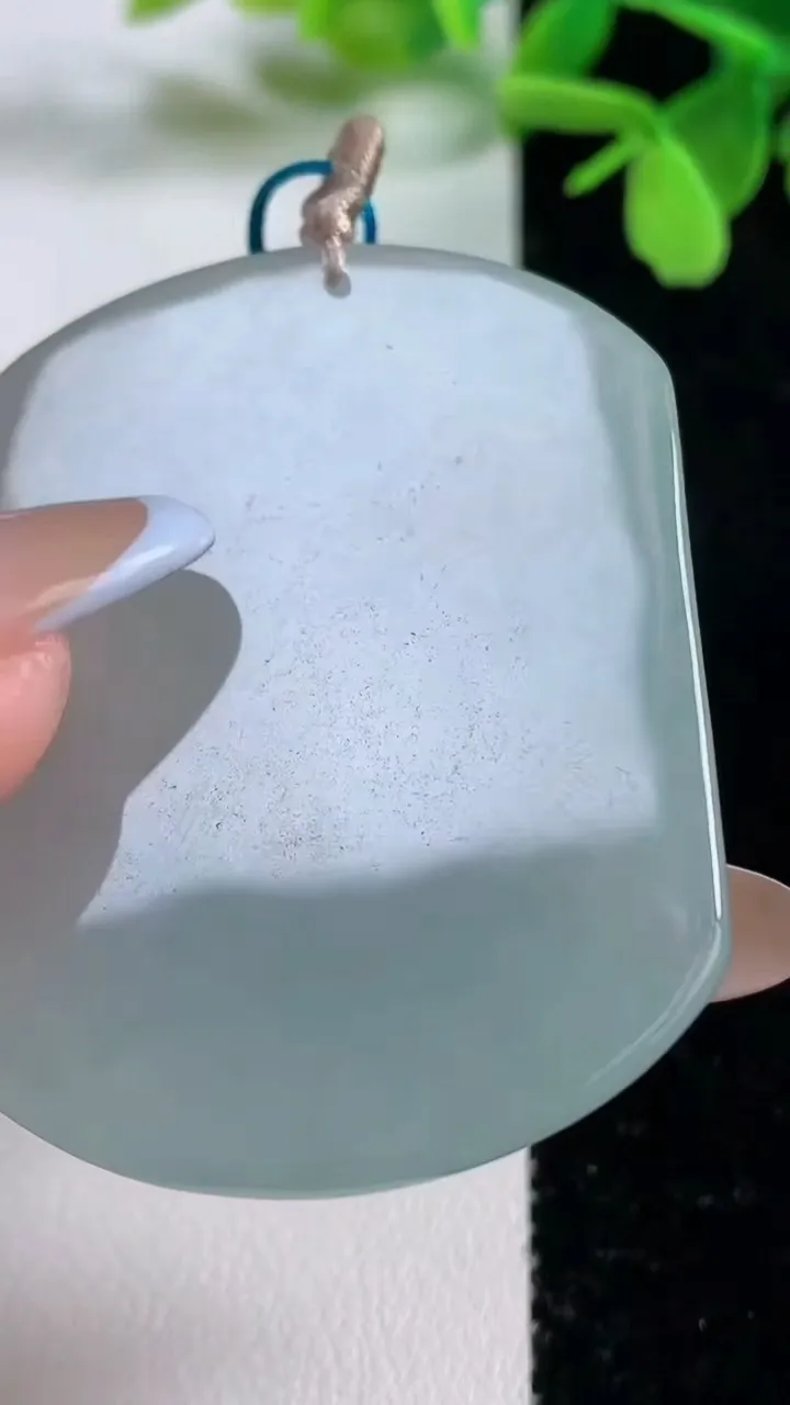 天然A货翡翠大日如来吊坠，尺寸50.8-38.8-5.4，重量:24.05g
11月3日