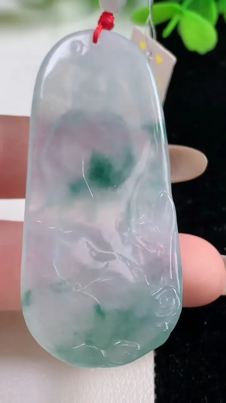 天然A货翡翠种飘花观音菩萨吊坠，尺寸60.7-27.4-6.2，重量:21.46g
11月3日