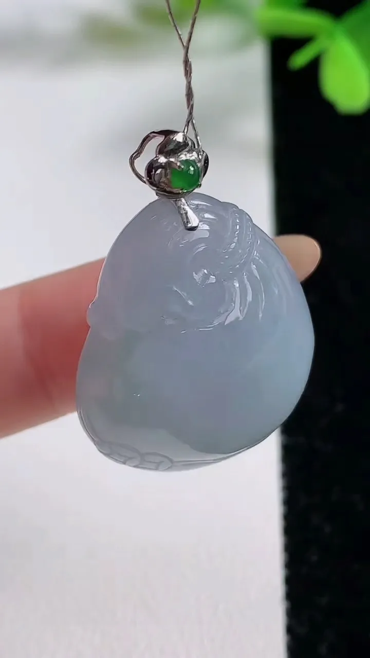 天然A货翡翠18K金紫罗兰福袋吊坠，尺寸26-23.4-10.5，重量:11.30g
11月3日