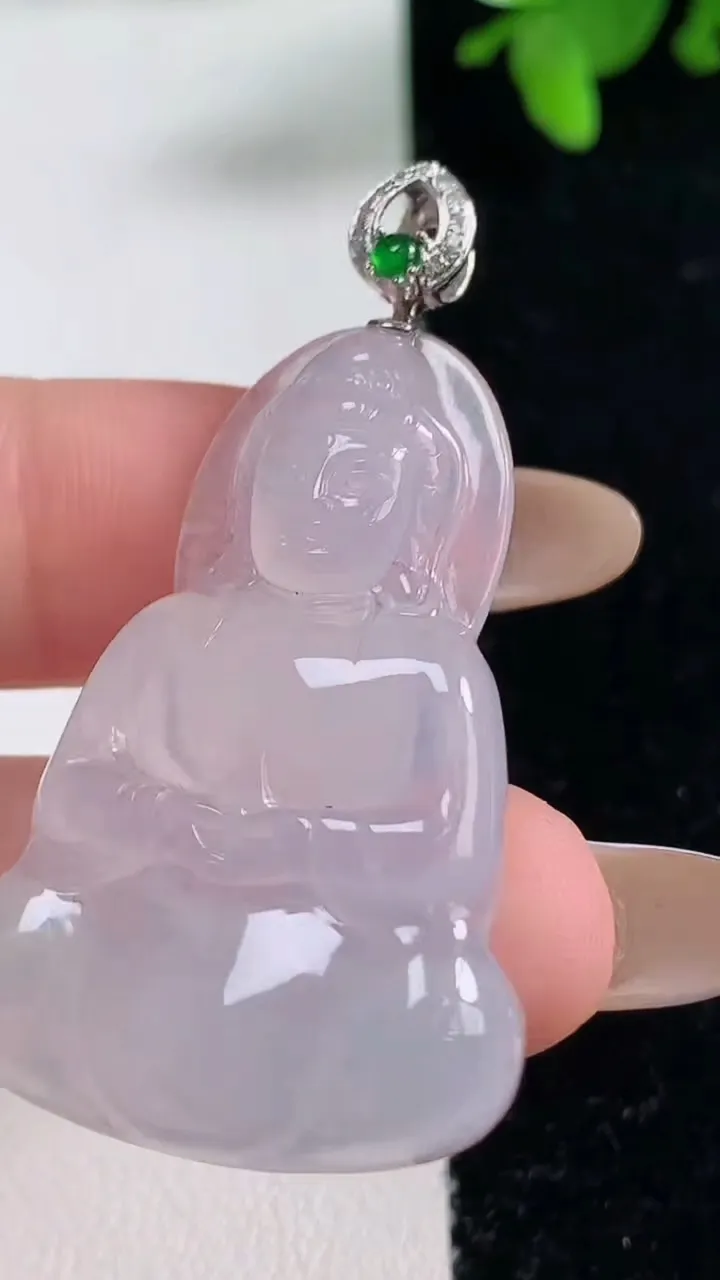 天然A货翡翠种白冰观音菩萨吊坠，尺寸39.3-27-5.4，重量:10.04g
11月3日