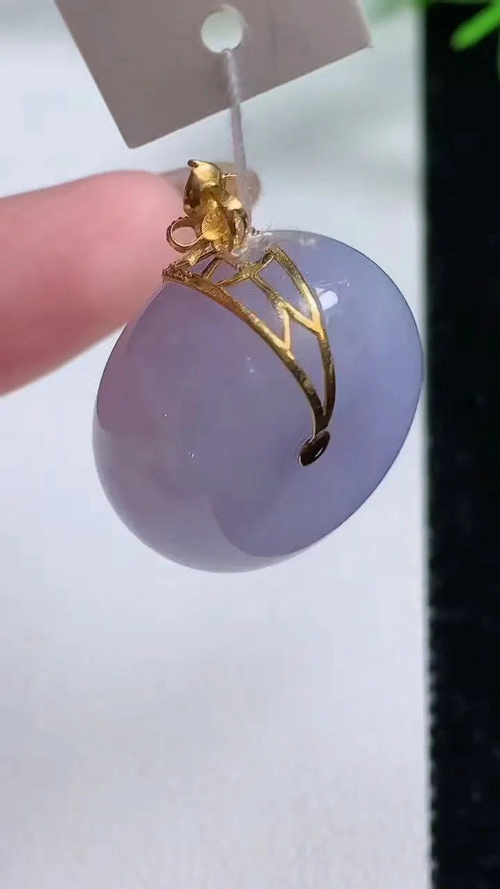 天然A货翡翠18K金紫罗兰路路通吊坠，尺寸22.8-12.8，重量:14.96g
11月3日