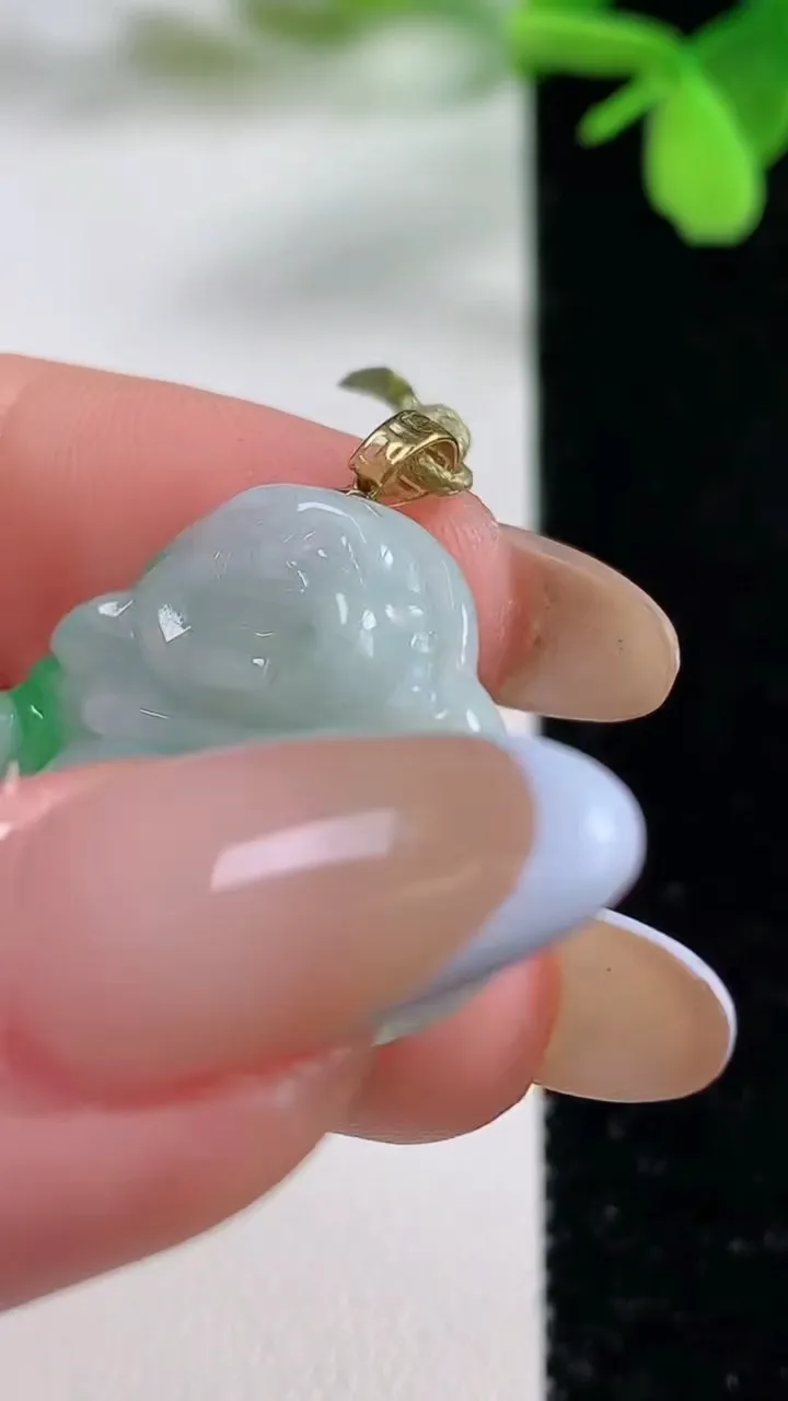 天然A货翡翠佛公吊坠，尺寸23-27.3-5.6，重量:4.96g
11月3日