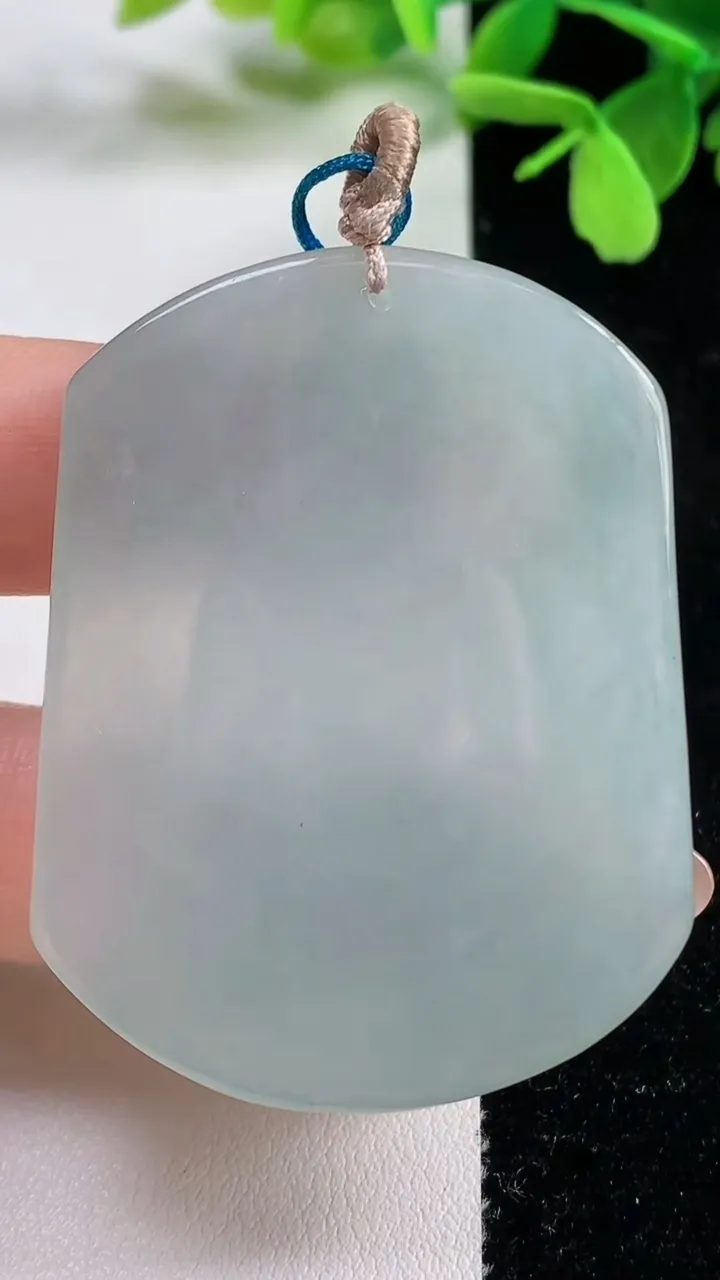 天然A货翡翠大日如来吊坠，尺寸50.8-38.8-5.4，重量:24.05g
11月3日