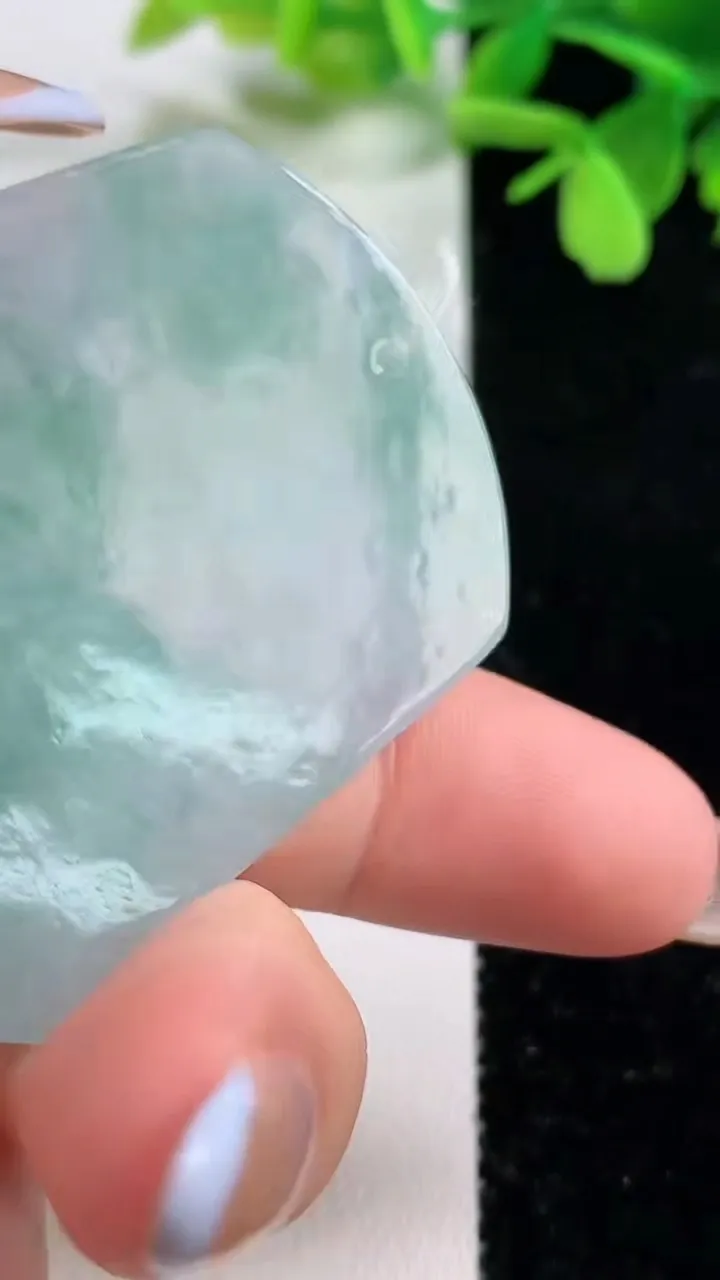 天然A货翡翠山水牌吊坠，尺寸50.3-39.8-5.3，重量:24.82g
11月3日