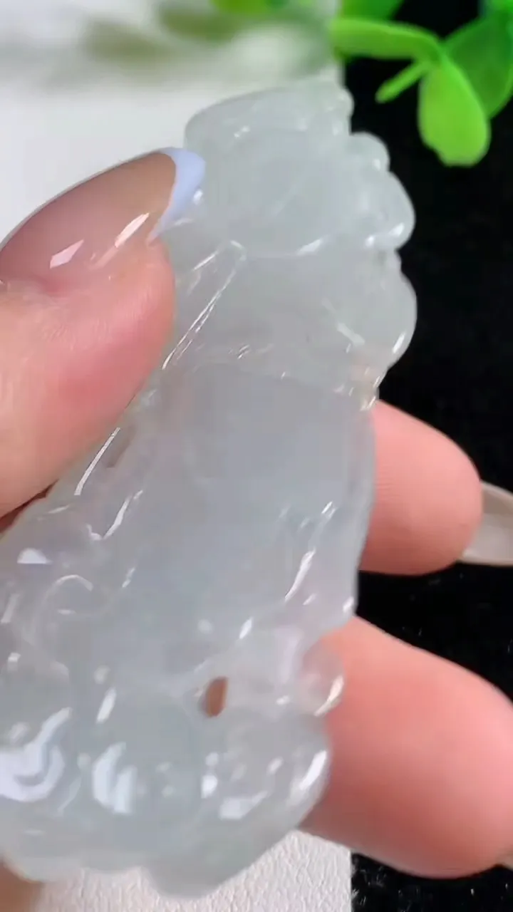 天然A货翡翠关公吊坠，尺寸80.6-27.7-7.8，重量:29.57g
11月3日