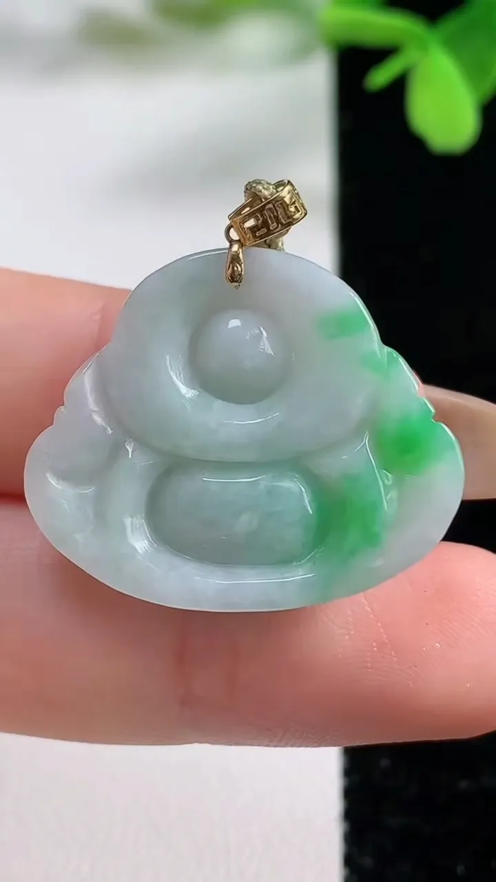天然A货翡翠佛公吊坠，尺寸23-27.3-5.6，重量:4.96g
11月3日