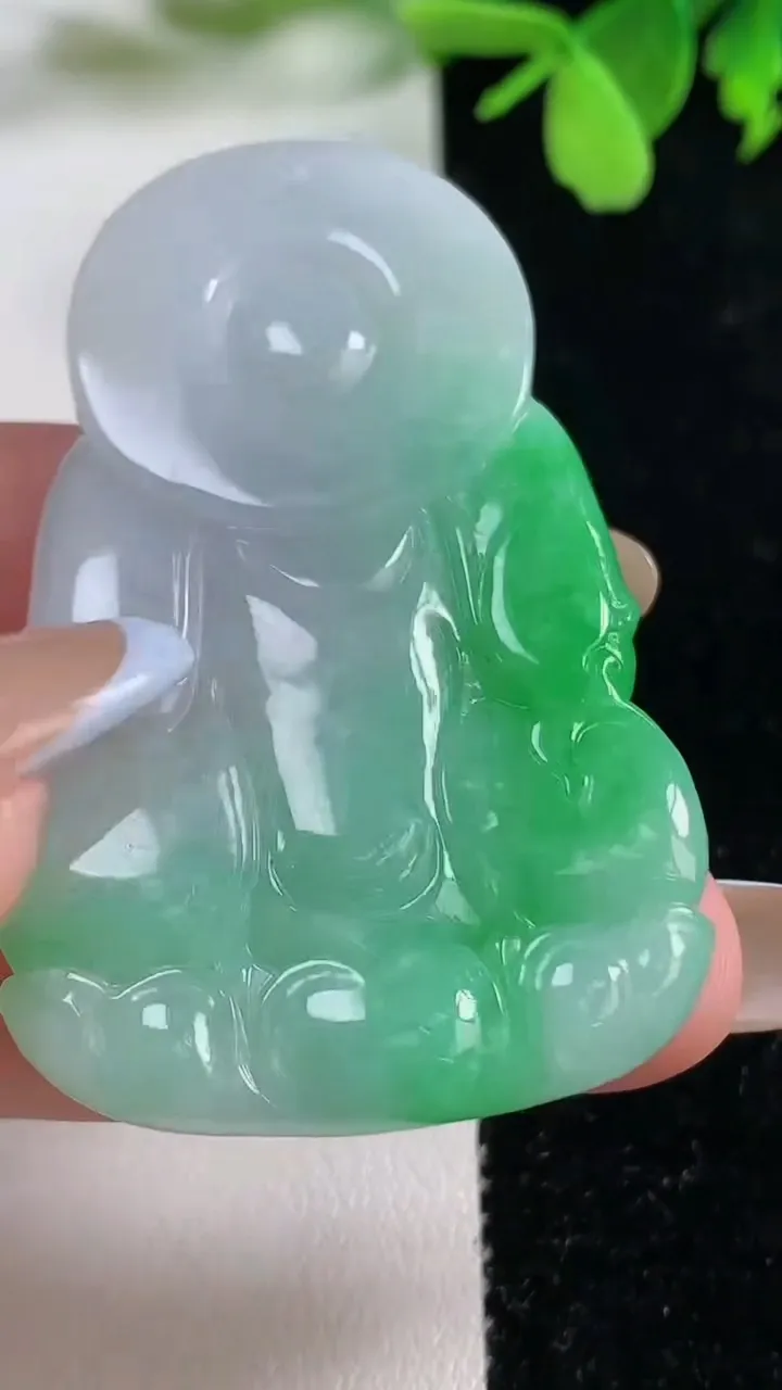 天然A货翡翠观音菩萨吊坠，尺寸54.8-33.2-6.6，重量:22.67g
11月3日