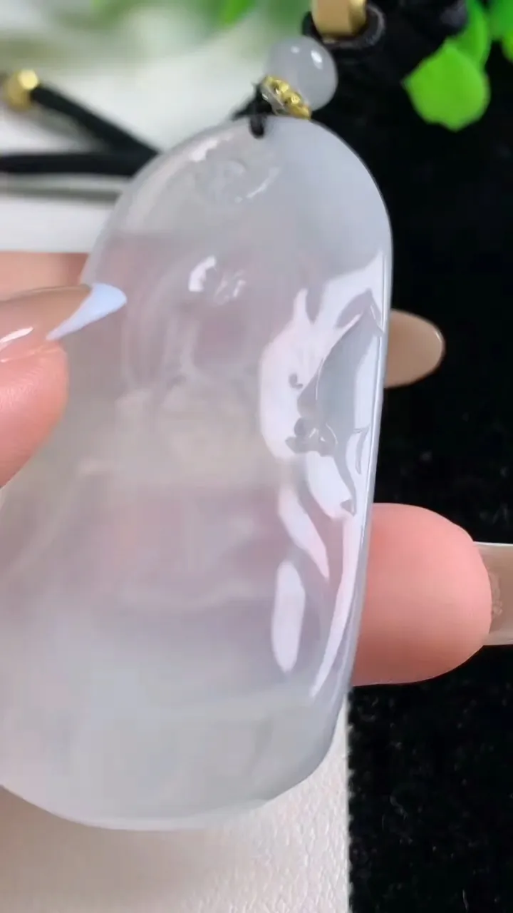 天然A货翡翠种白冰大势至菩萨吊坠，尺寸60.6-30.7-5.5，重量:26.69g
11月3日