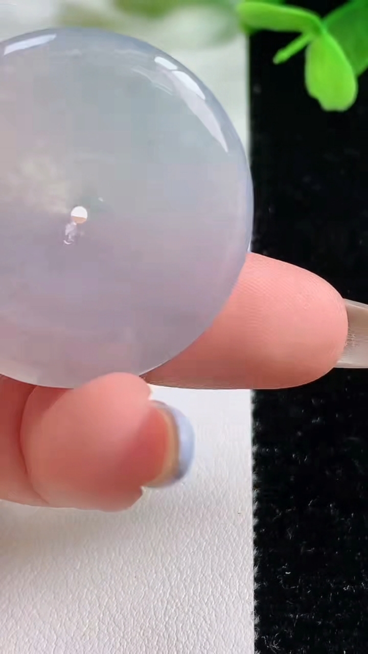 天然A货翡翠平安扣吊坠，尺寸33.8-4.6，重量:11.62g
11月3日