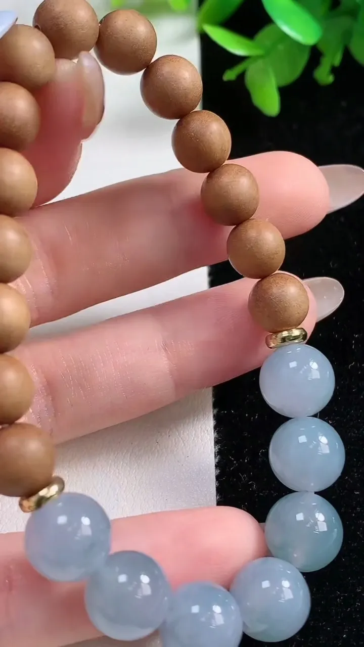 天然A货翡翠紫罗兰圆珠手串，尺寸10-7颗，重量:17.31g11月3日
工厂直销收藏佳品,种好水足，色泽均匀，有种有色，上手高大气！