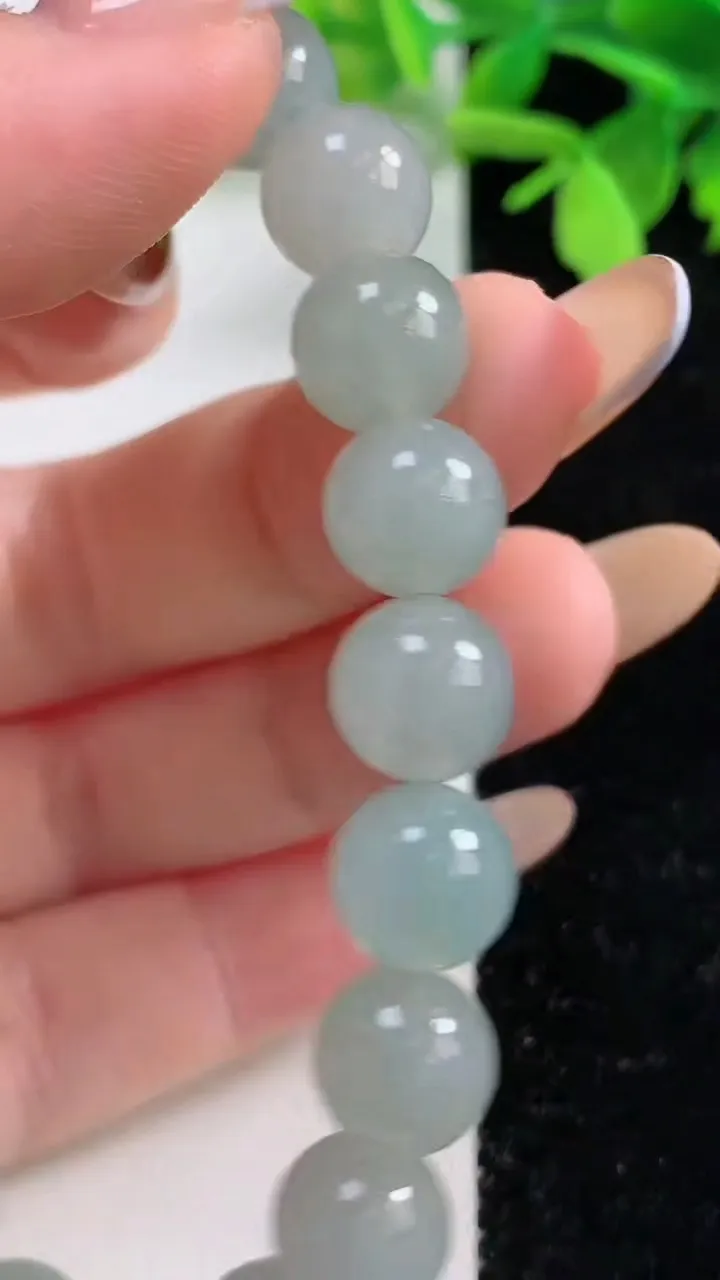 天然A货翡翠圆珠手串，尺寸9.8-20颗，重量:29.29g11月3日
工厂直销收藏佳品,种好水足，色泽均匀，有种有色，上手高大气！