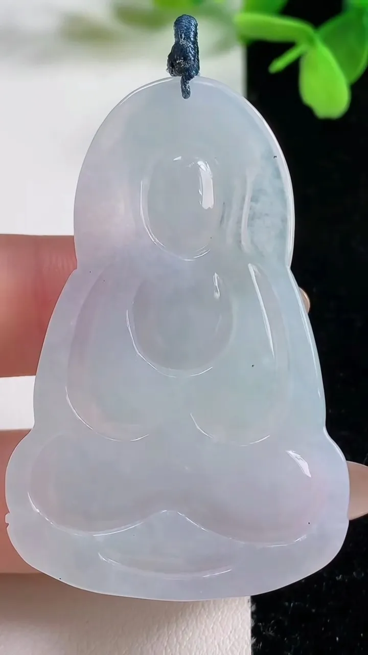 天然A货翡翠观音菩萨吊坠，尺寸54.5-35.6-5.9，重量:18.75g
11月3日