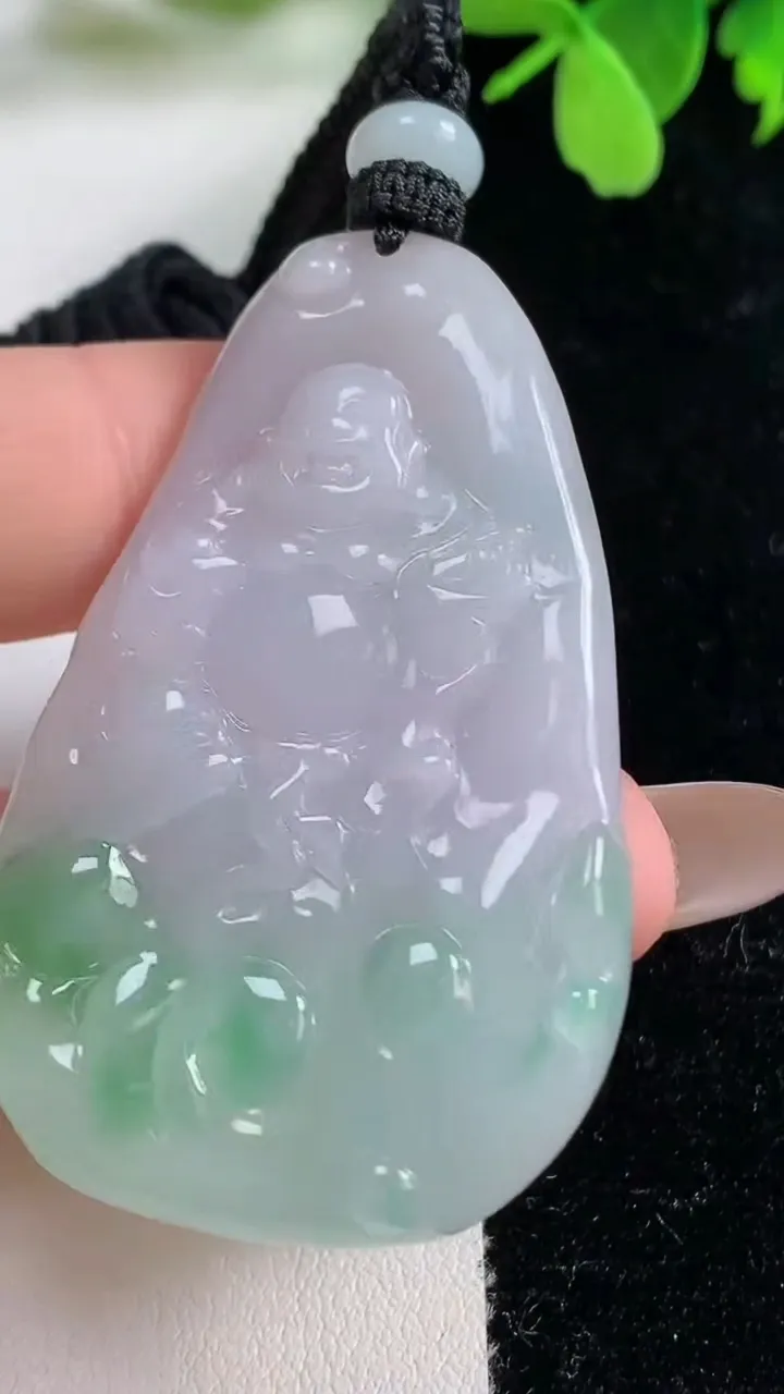 天然A货翡翠逍遥佛吊坠，尺寸52.8-33.8-5.3，重量:23.06g
11月3日