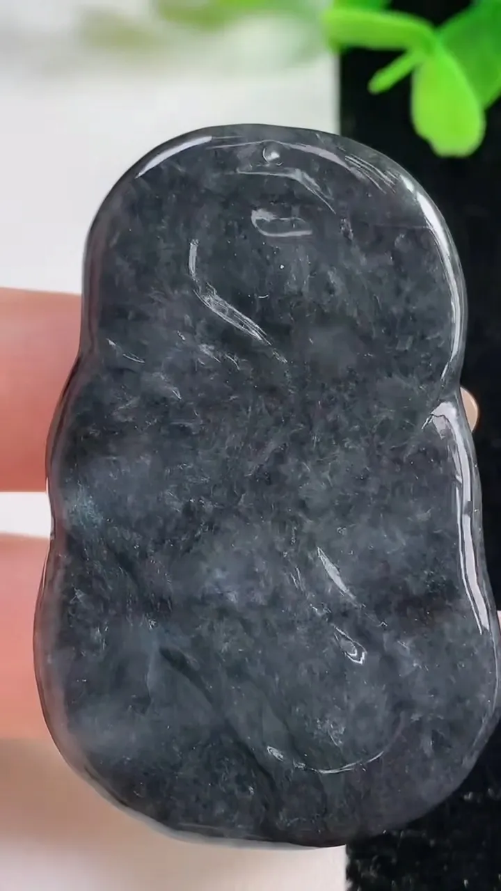 天然A货翡翠馗吊坠，尺寸53.5-32-7.1，重量:26.37g
11月3日