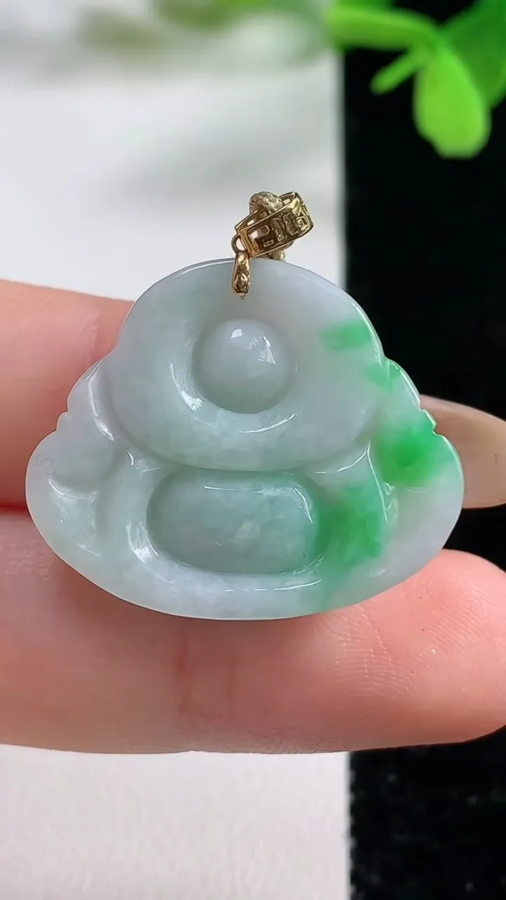 天然A货翡翠佛公吊坠，尺寸23-27.3-5.6，重量:4.96g
11月3日