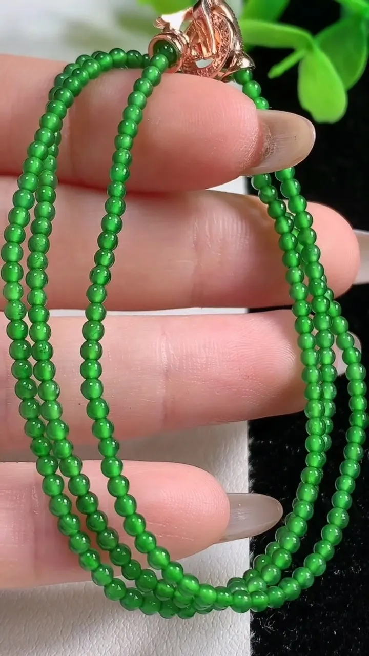天然A货翡翠小米珠项链，尺寸2.2-226颗，重量:6.11g11月3日
工厂直销收藏佳品,种好水足，色泽均匀，有种有色，上手高大气！