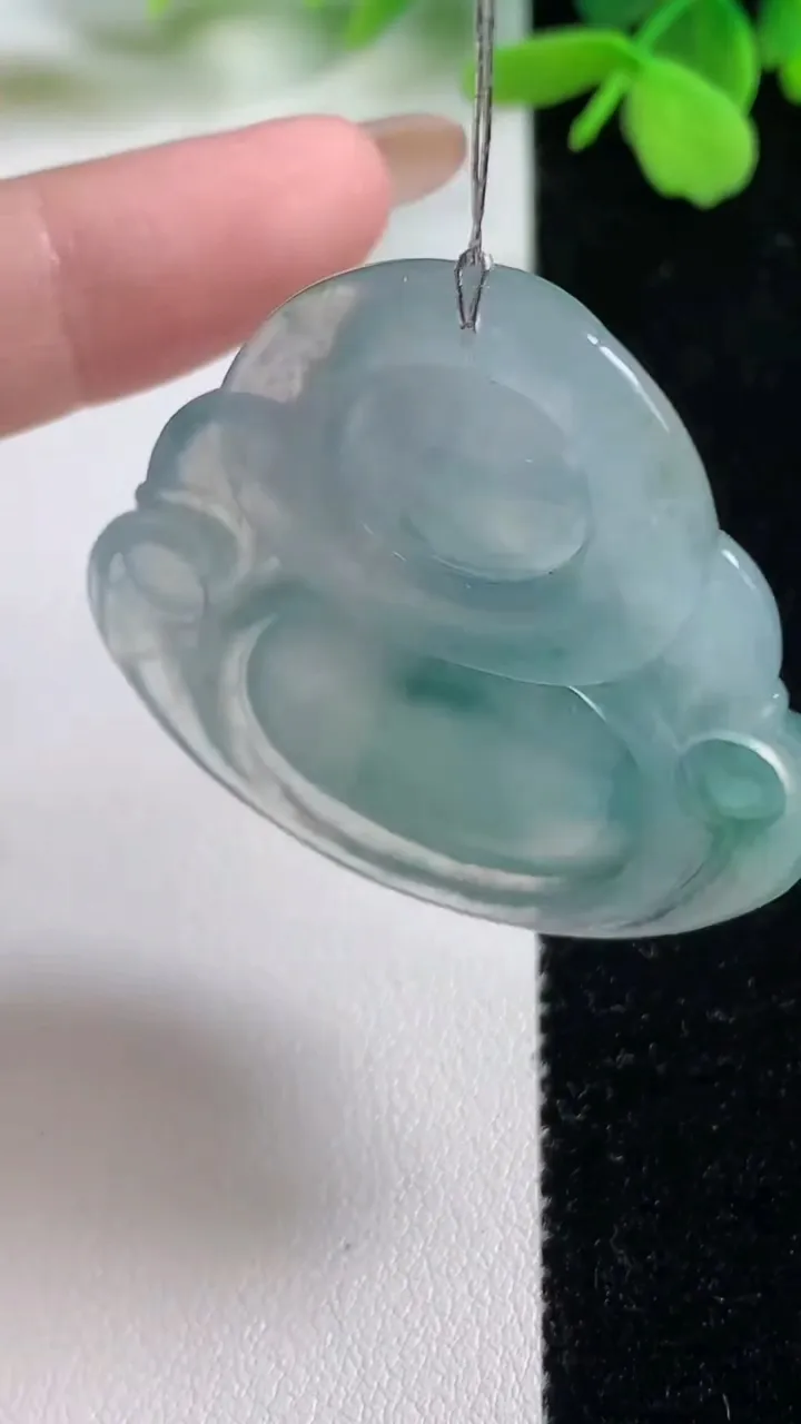 天然A货翡翠种飘花佛公吊坠，尺寸38.7-41.7-8.1，重量:18.81g
11月3日