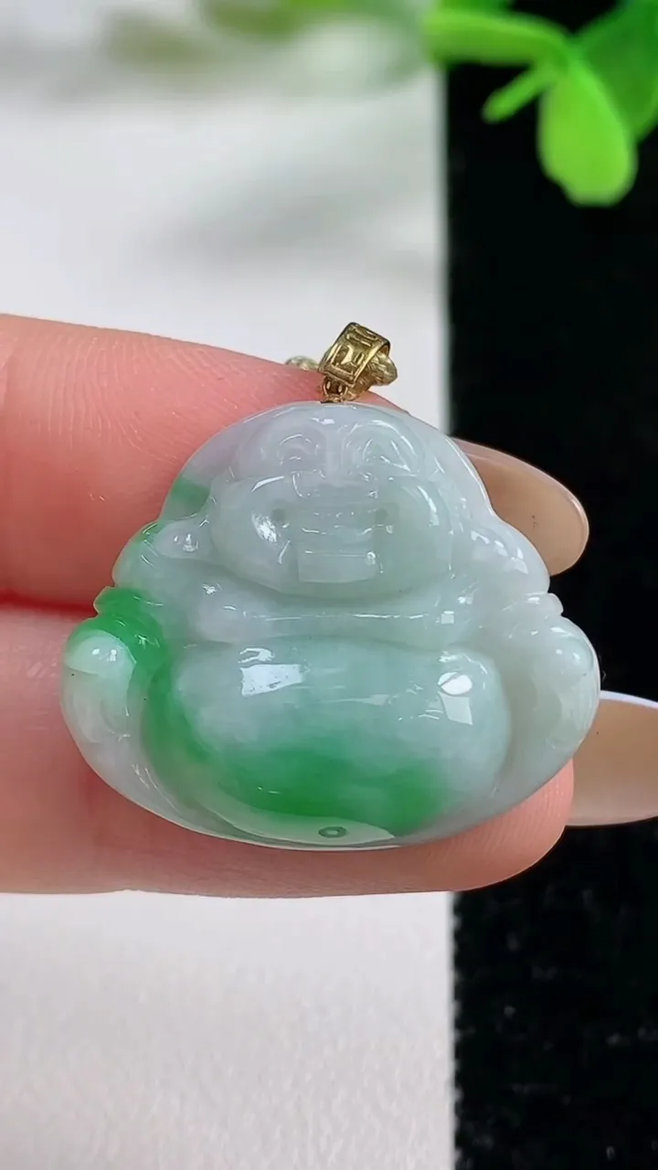 天然A货翡翠佛公吊坠，尺寸23-27.3-5.6，重量:4.96g
11月3日