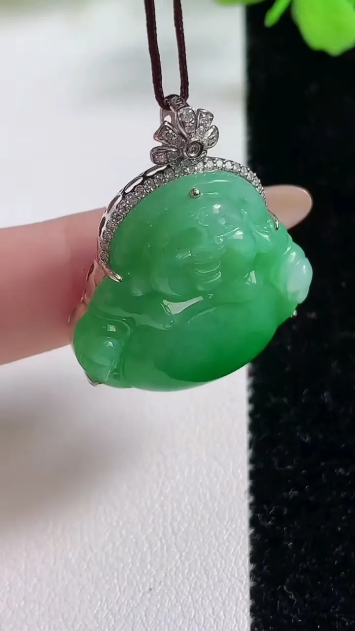 天然A货翡翠佛公吊坠，尺寸33.3-25.2-27-8.7，重量:9.73g
11月3日