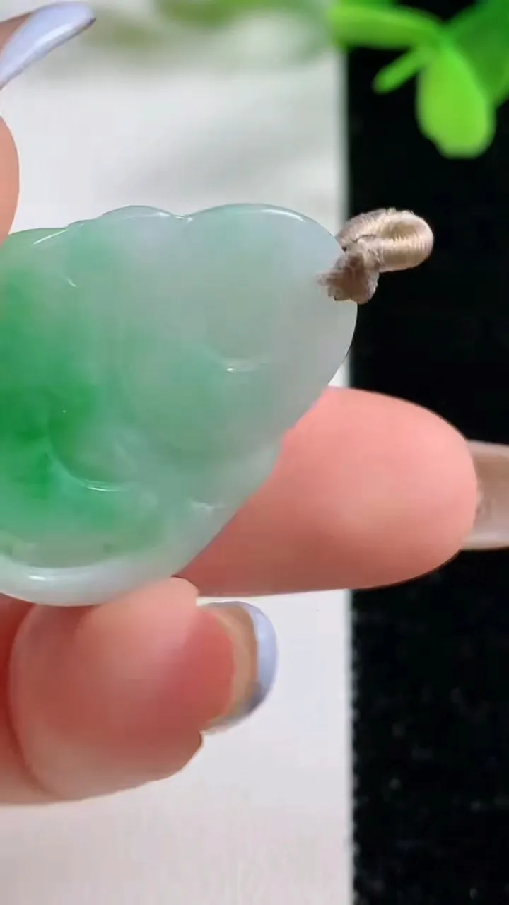 天然A货翡翠佛公吊坠，尺寸30.7-25.4-5.8，重量:7.54g
11月3日