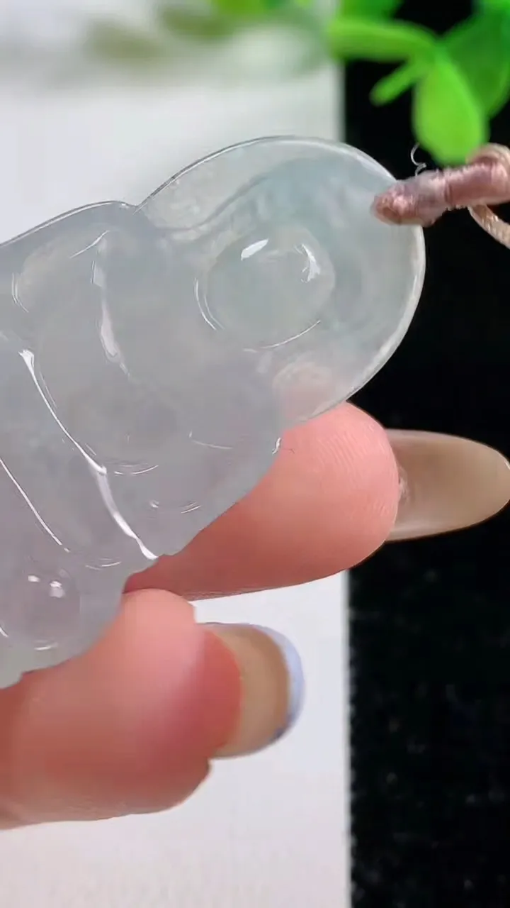 天然A货翡翠观音菩萨吊坠，尺寸41.5-25-5.2，重量:9.76g
11月3日