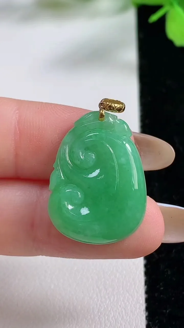 天然A货翡翠如意吊坠，尺寸24-18-5，重量:4.13g
11月3日