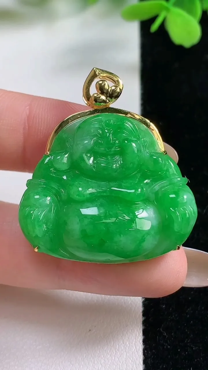 天然A货翡翠平安扣吊坠，尺寸34.8-5.5，重量:15.29g
11月3日