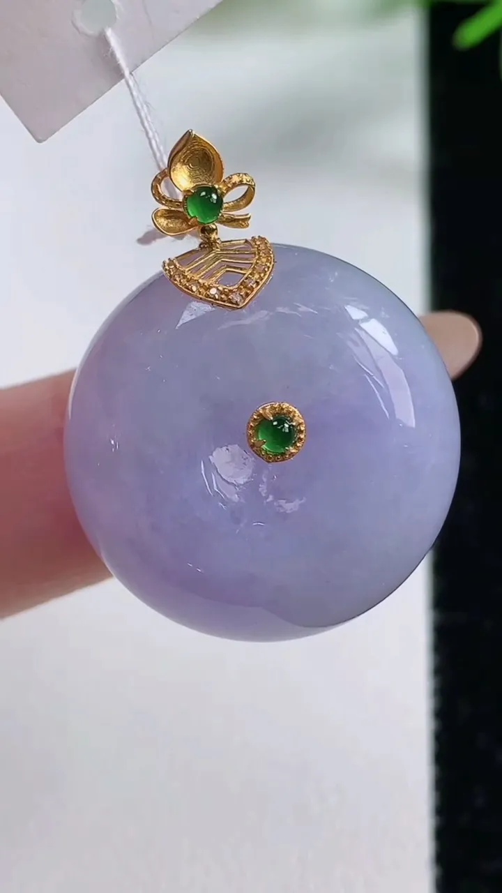 天然A货翡翠18K金紫罗兰路路通吊坠，尺寸22.8-12.8，重量:14.96g
11月3日