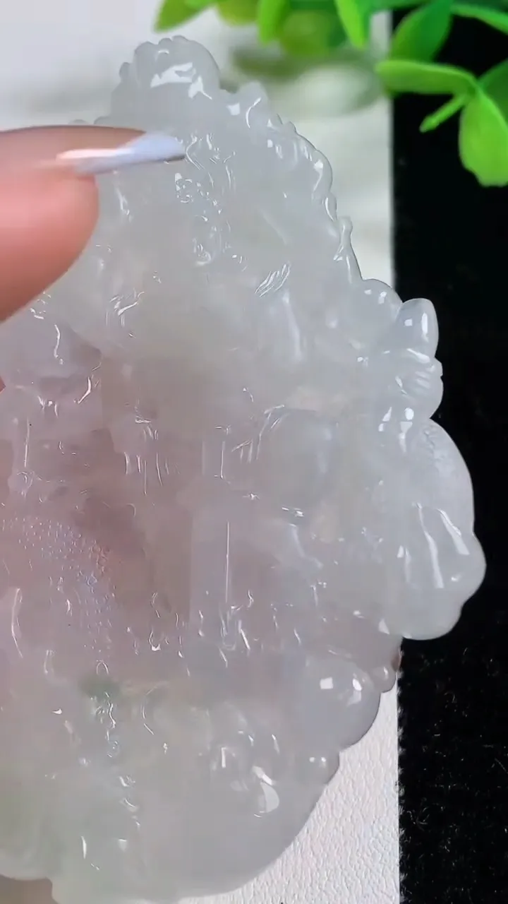 天然A货翡翠冰种飘花御龙不动明王吊坠，尺寸76-49.8-6.5，重量:39.23g
11月3日