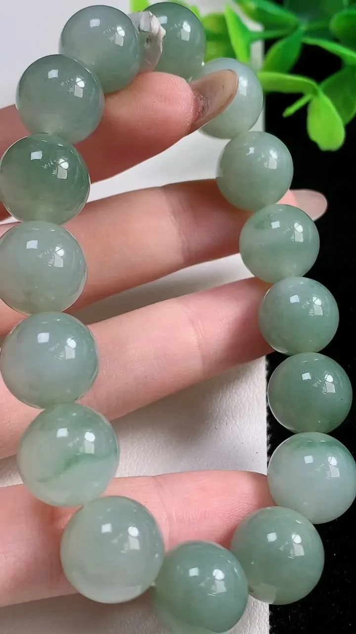 天然A货翡翠圆珠手串，尺寸12.9-16颗，重量:58.53g11月3日
工厂直销收藏佳品,种好水足