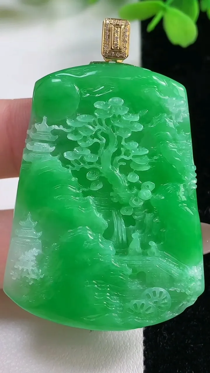 天然A货翡翠山水牌吊坠，尺寸48.7-37.2-6.8，重量:26.24g
11月3日