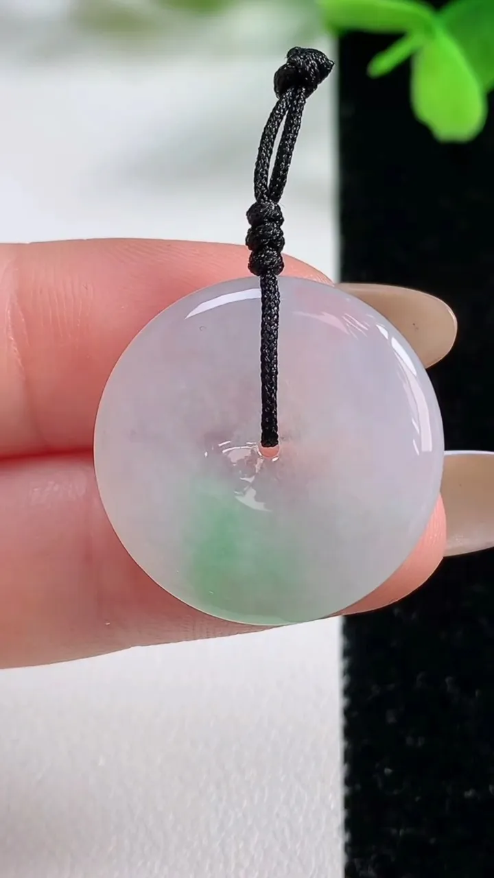 天然A货翡翠平安扣吊坠，尺寸23.2-3.8，重量:5.01g
11月3日