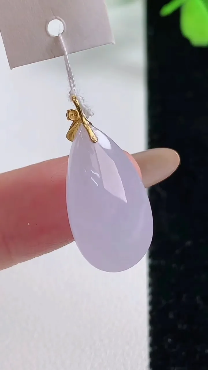天然A货翡翠18k金紫罗兰福瓜吊坠，尺寸20.7-11.8-6.9，重量:2.95g
11月3日