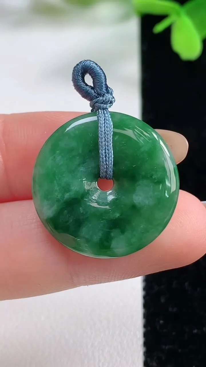 天然A货翡翠平安扣吊坠，尺寸23-3.5，重量:4.02g
11月3日