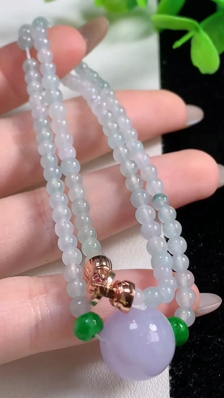 天然A货翡翠种飘花小米珠项链，尺寸13.4-3.7-98颗，重量:16.00g11月3日
工厂直销收