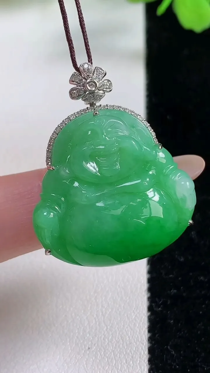 天然A货翡翠佛公吊坠，尺寸33.3-25.2-27-8.7，重量:9.73g
11月3日